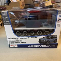 Maisto Assembly Line 2021 Ford Bronco Badlands 1:24 SC Diecast Model Kit 39535