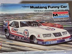 Vintage 1/24 MONOGRAM 7-ELEVEN MUSTANG FUNNY CAR #2710 FACTORY SEALED INSIDE ’85