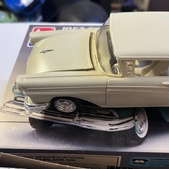 AMT 8028 1957 Ford Fairlane 500 Hardtop 3n1 1/25 McM KIT FS