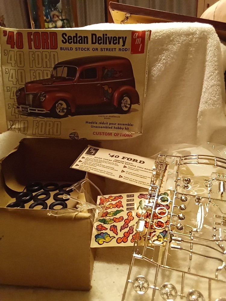 Vintage AMT ’40 FORD Sedan Delivery Stock or Street Rod Model Unbuilt Open Box