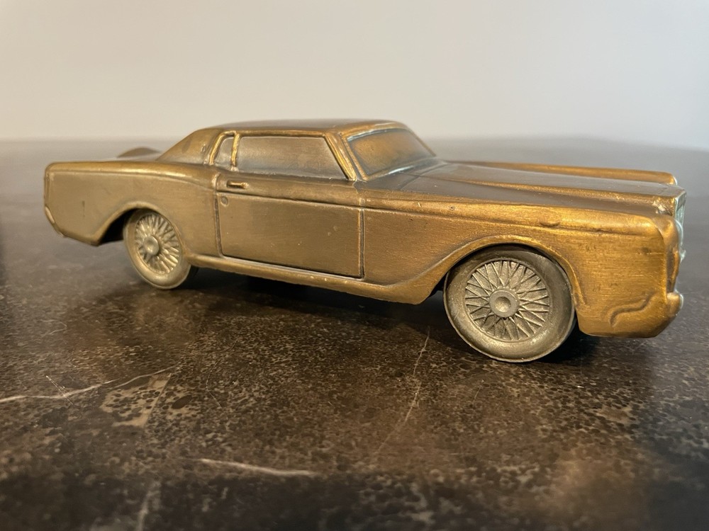 Vintage Banthrico 1969 Lincoln Continental Mark III Metal Bank Promo Car
