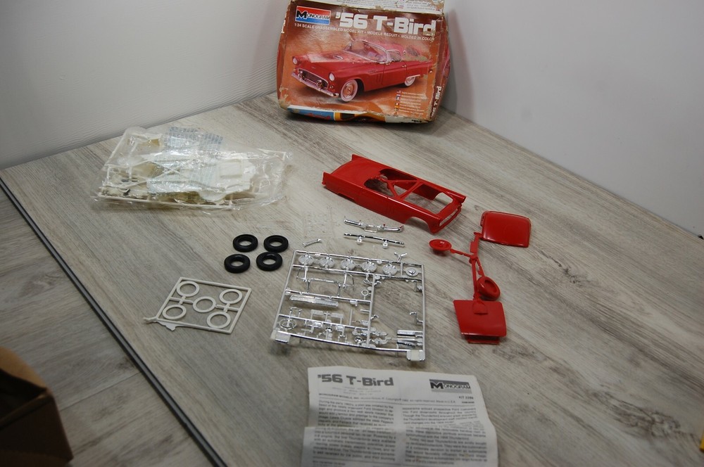 Monogram ’56 T-Bird Model Car Kit 1:24 Scale Pre-Owned Partially Assembled 1956