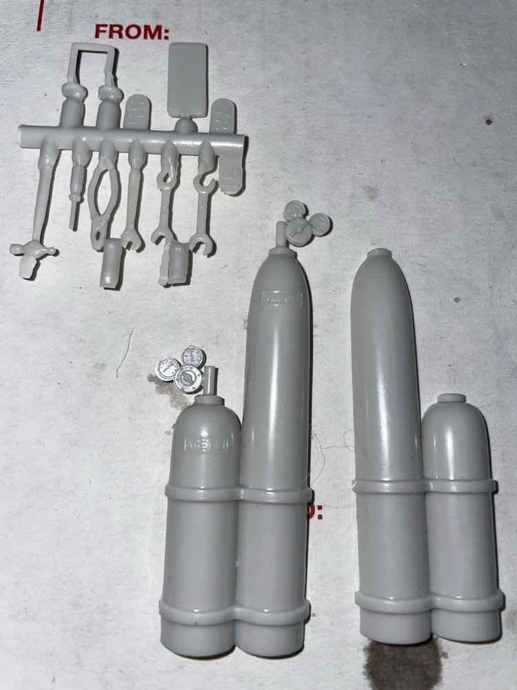 1:25 1:24 Model Tools Acetyl & Oxygen Tank