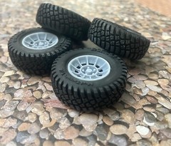1/24 Scale: 18-Inch “Off-road Vector” Wheels W/ Mud Tires; Jeep, Resin 1/25