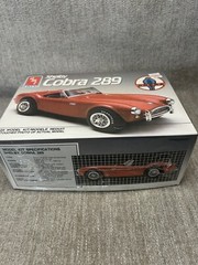 AMT Ertl 6587 1/25 Scale 1964 Ford Shelby Cobra 289 Roadster Plastic Model Kit