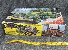 AMT 1/25 Scale Diamond Reo Tractor Truck Model Kit Cummins NTC350 NOS Sealed
