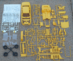 DONOR NASCAR 1989-1992 CHEVROLET LUMINA STOCK CAR KIT – YELLOW – 1/24 Scale
