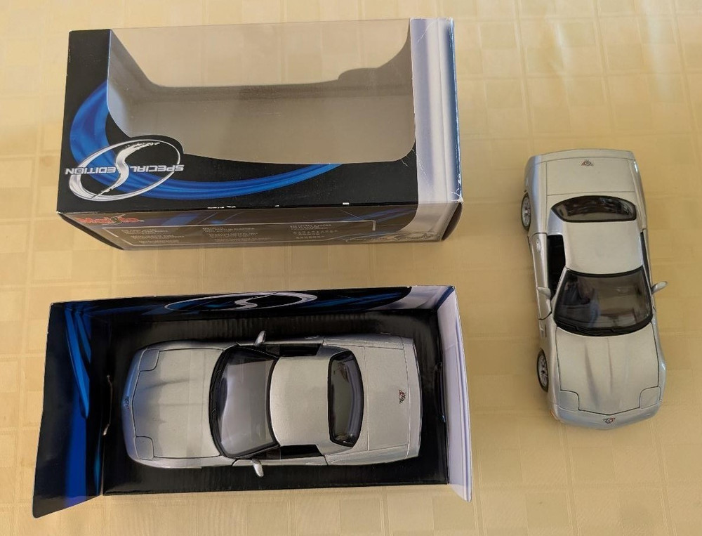 TWO(2) MAISTO SPECIAL EDITION CORVETTE Z06, SCALE 1:24, COLOR SILVER – SEE RMKS