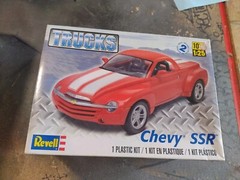 REVELL CHEVY SSR TRUCK MODEL KIT #858-4052 1/25 SCALE
