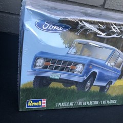 Revell Plastic Model Kit Ford Bronco 85-4320 1:25 Scale Bent Box See Photos