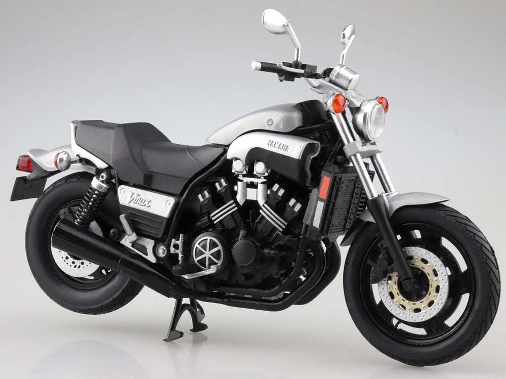 Aoshima 1/12 BIKE MODEL Yamaha VMAX Silver Dust Diecast Model -ASSEMBLED-