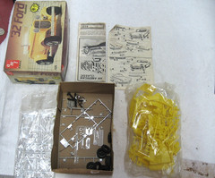 VINTAGE AMT 1/25 1932 FORD MODEL KIT TOY PARTS IN BOX