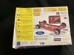 J Lloyd/Lindberg 1:24 Ford Custom Van 1938 Plastic Model Kit