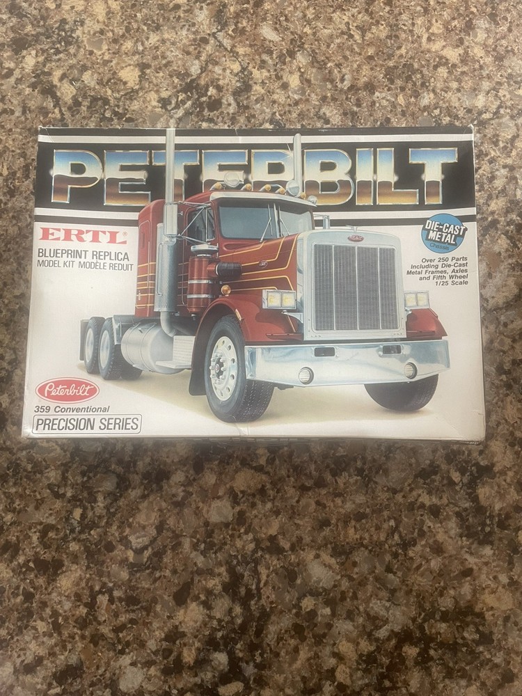 ERTL Peterbilt 359 Conventional Diecast Metal Model Kit 1/25