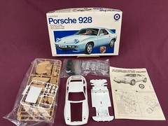 RARE Entex 1:24 1977 Porsche 928 #9576 NIB Sealed Parts Bags