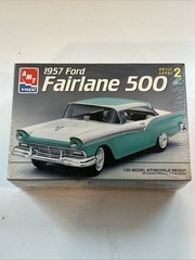 Vintage AMT Ertl 1957 Ford Fairlane 500 1:25 Model Kit 8028