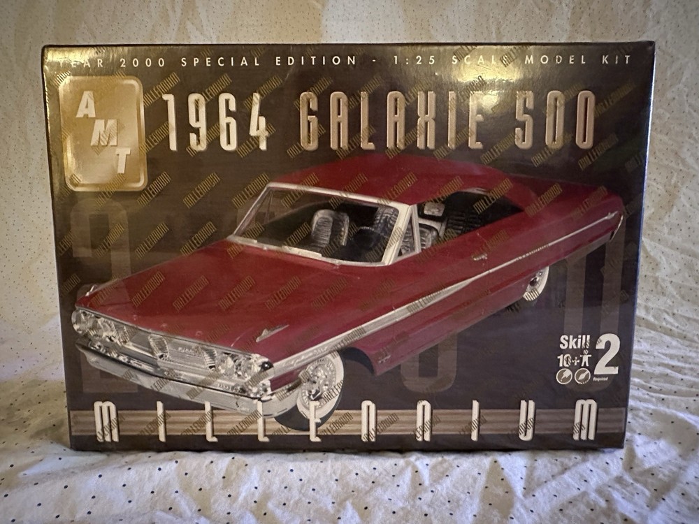 AMT 1964 Ford Galaxie 500 1:25 Model Kit Millennium 2000 Sealed