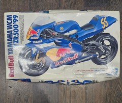 Tamiya Red Bull Yamaha YZR500 1999 Motorcycle Model Kit 1/12 New