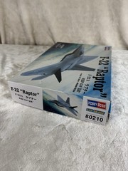 Hobbyboss 1/72 80210 Scale F-22A Raptor Model Kit-A New Sealed