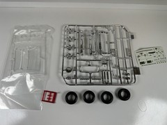 Monogram 1978 EL Camino 1:24 and Lindberg 1966 Chevelle SS 1:25 BUNDLE