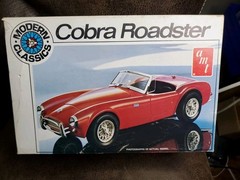 AMT Modern Classic Cobra Roadster 1:25 Scale Skill Level-2 Open Box but Complete