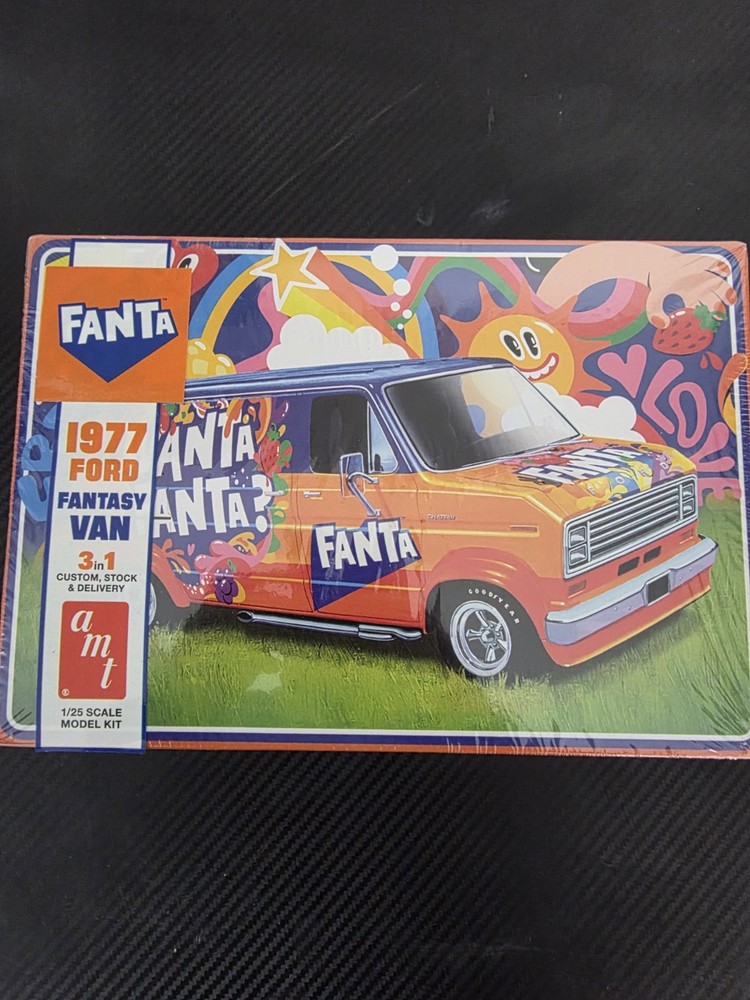AMT “Wanta Fanta” 1977 Ford Custom Van – Fanta 1:25 Plastic Model Car Kit 1471