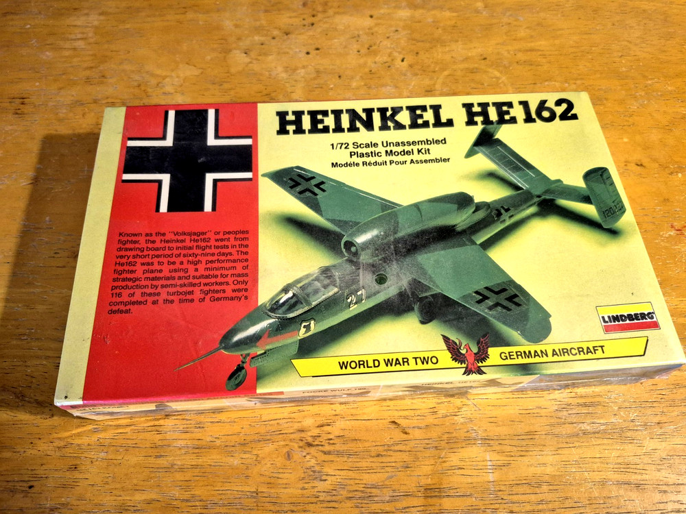 1990 LINDBERG Model HEINKEL HE162 Kit #70580