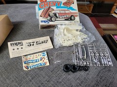 MPC 1957 Chevy Flip Nose SPIRIT OF 57 1/25 Scale 1975 Model Kit Sealed Inside.