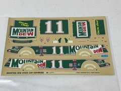 Monogram 2204 6391 1/24 1982 Mountain Dew Buick Regal Waltrip NASCAR Model Kit