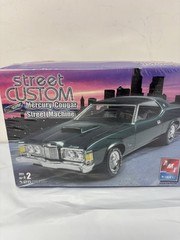 AMT ERTL Mercury Cougar Street Machine 1:25 Model Car Kit 38206-1HD