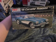 1995 Revell Monogram 1:24 Scale Model ’57 CORVETTE Roadster 1957 Corvette