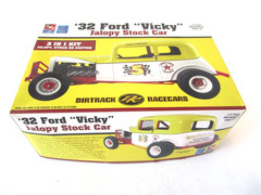 AMT 1932 Ford Victoria ” Vicky ” 3 in 1