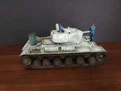 1/35 Built Soviet Russian KV-1 Tank Winter WWII with 2 Crew Figures