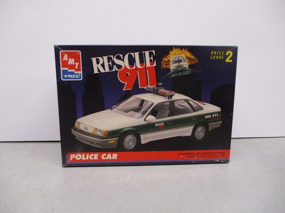 AMT Rescue 911 Police Car 1/25