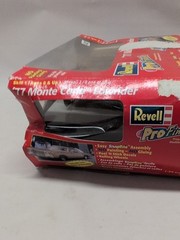 Revell 85-1350 – ’77 Monte Carlo Lowrider Mode Kit – Sealed (Box Damage)