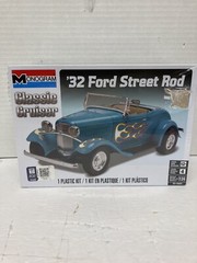 MONOGRAM CLASSIC CRUISER KIT ’32 Ford Street Rod 1:24 Scale 85-0882 SEALED BOX