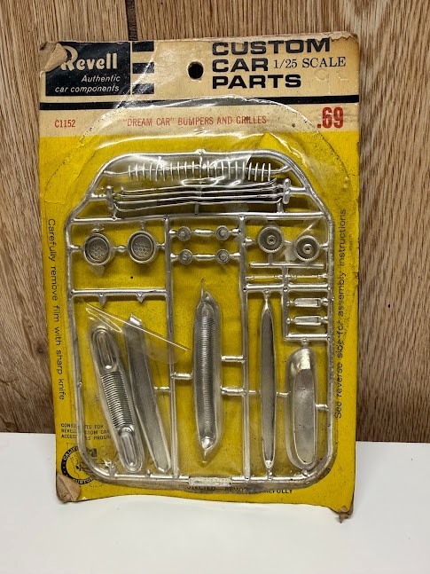Revell C1152 Custom Car Parts Kit, Dream Car Bumpers & Grill, NOS, Unopened