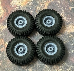 1/24 Scale: 15-Inch “Wagon Wheels” W/ Huge 35-inch Mud Tires. Resin