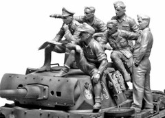 Master Box 3561 Rommel and German Tank Crew, DAK, WW II era 1/35 scale model kit