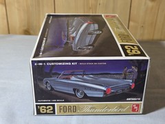 AMT 1/25 SCALE ’62 FORD THUNDERBIRD 2 IN 1 CUSTOMIZING KIT FACTORY SEALED 2011