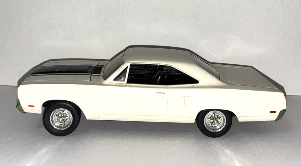 1970 Plymouth GTX Cream Color 1:25 Kit Built Model Car