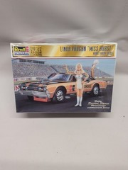 Revell/Monogram 1/24 Linda Vaughin “Miss Hurst” 85-2564 Factory Sealed