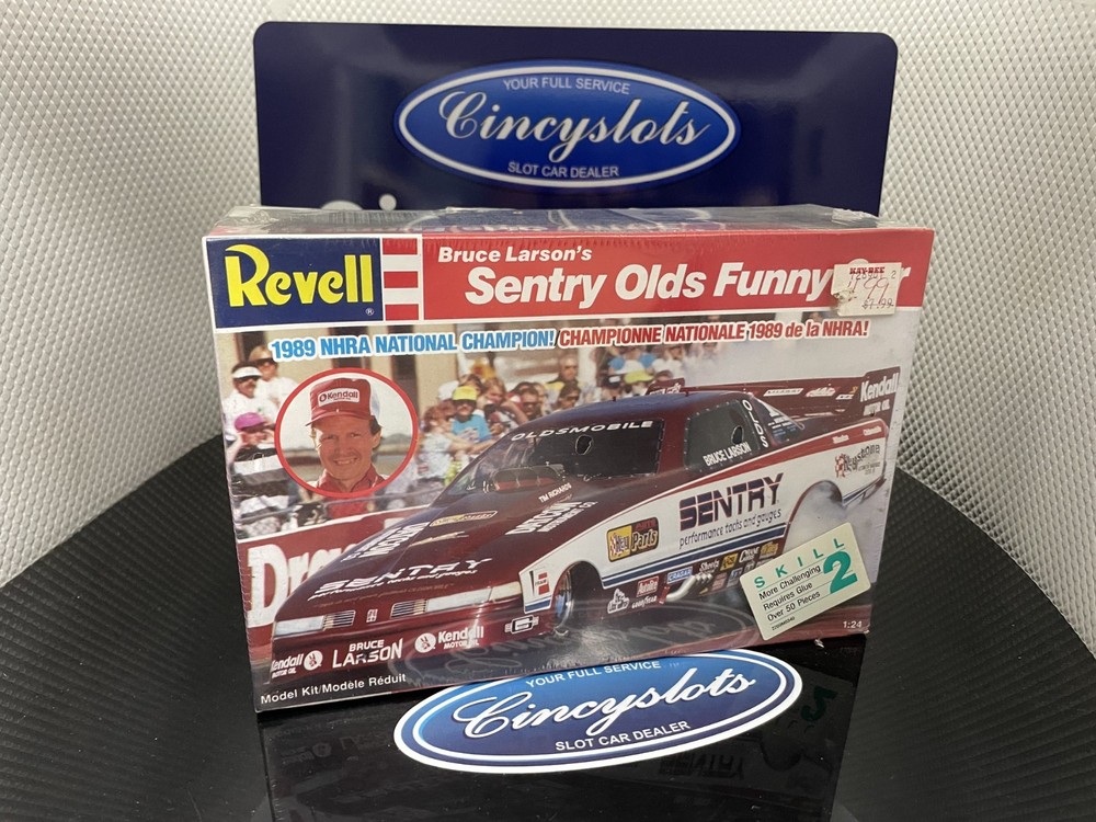 Revell Bruce Larson Sentry Olds Funny Car 1:24 Model Kit 7460 Drag Racing SEALED