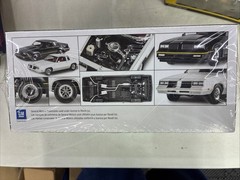 Revell ’85 Oldsmobile 442/FE3-X Show Car Open All Parts Sealed 1:25 Kit 4446