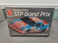 1990 Amt Ertl 43 Richard Petty STP Grand Prix Pontiac 1:25 Model Kit 6728 SEALED