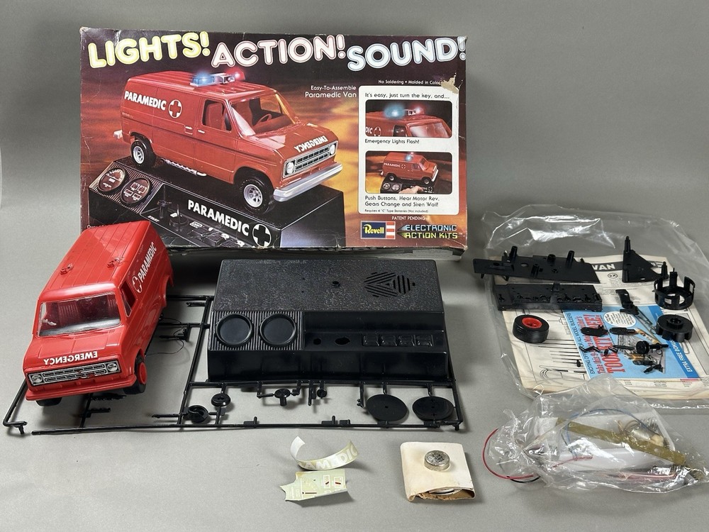1978 Revell Paramedic Van Electronic Action Kit 1/20 Model H-800 Built Parts IOB