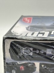 AMT 2005 Chrysler 300C 1:25 Scale Plastic Model Car Kit (2019)(See Desc)