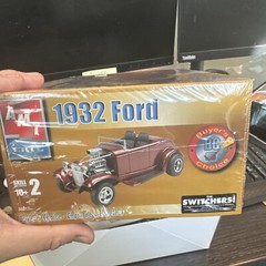 AMT 38017 1/25 Scale Buyer’s Choice 1932 Ford Plastic Model Car Kit Open Box