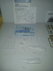 Tamiya Military Miniatures WWII 1:35 Scale Plastic Model Jerry & 1/144 Helecopt