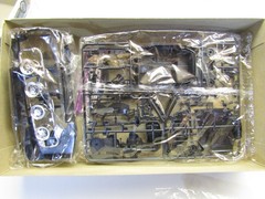 Tamiya 1:24 Scale Mercedes-Benz AMG 500SL 6.0-4V Model Kit # 24095*1200